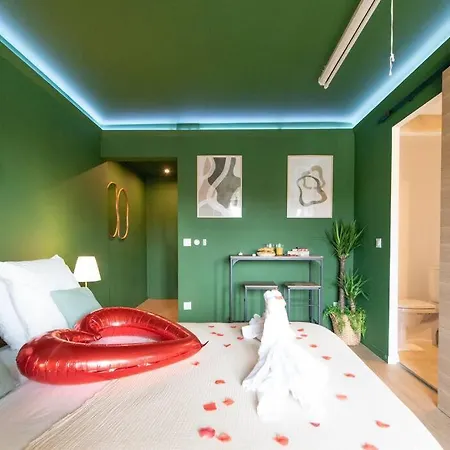 The Jungle - Jacuzzi, Sauna & Projector