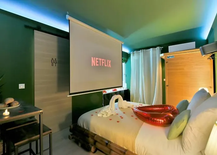 The Jungle - Jacuzzi, Sauna & Projector شقة *
