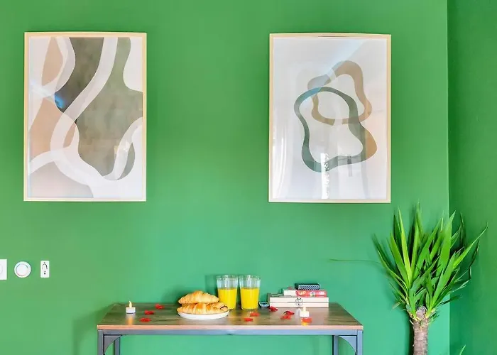 The Jungle - Jacuzzi, Sauna & Projector Κάννες