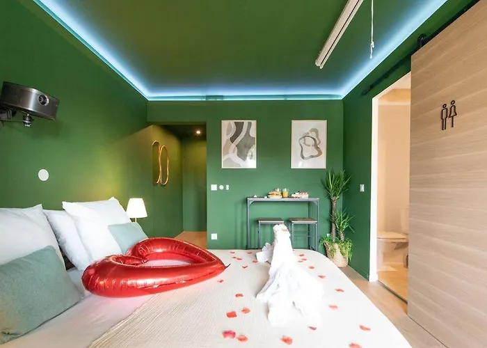 The Jungle - Jacuzzi, Sauna & Projector
